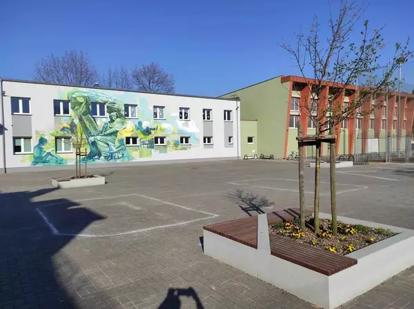 Zagospodarowanie terenu wokół szkoły w Skórzewie