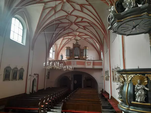 Wnętrze kościoła w Konarzewie