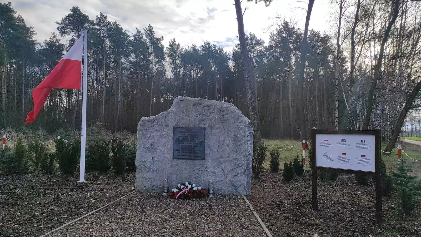 Pomnik upamiętniający więźniów i jeńców obozu pracy w Gołuskach.