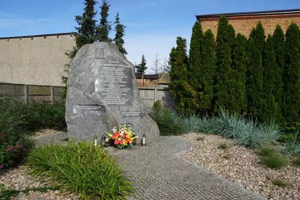 Obelisk Ojca Mariana Żelazka, ul. O.M. Żelazka